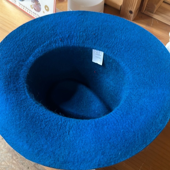 - 100% alpaca felted hand made Elegant blue  Hat